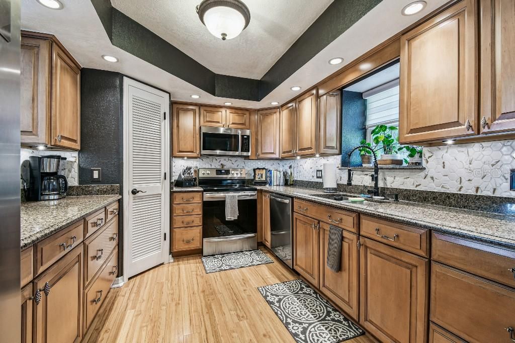 En Venta: $617,500 (5 camas, 3 baños, 3516 Pies cuadrados)