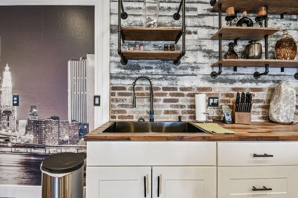 En Venta: $617,500 (5 camas, 3 baños, 3516 Pies cuadrados)