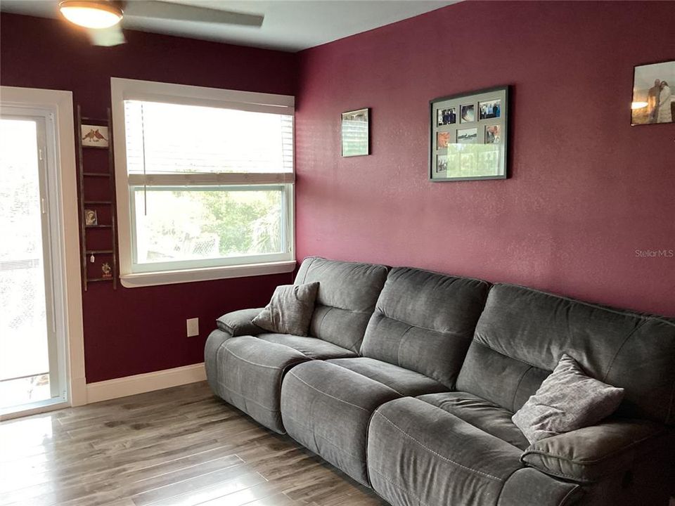 En Venta: $375,000 (3 camas, 2 baños, 1594 Pies cuadrados)