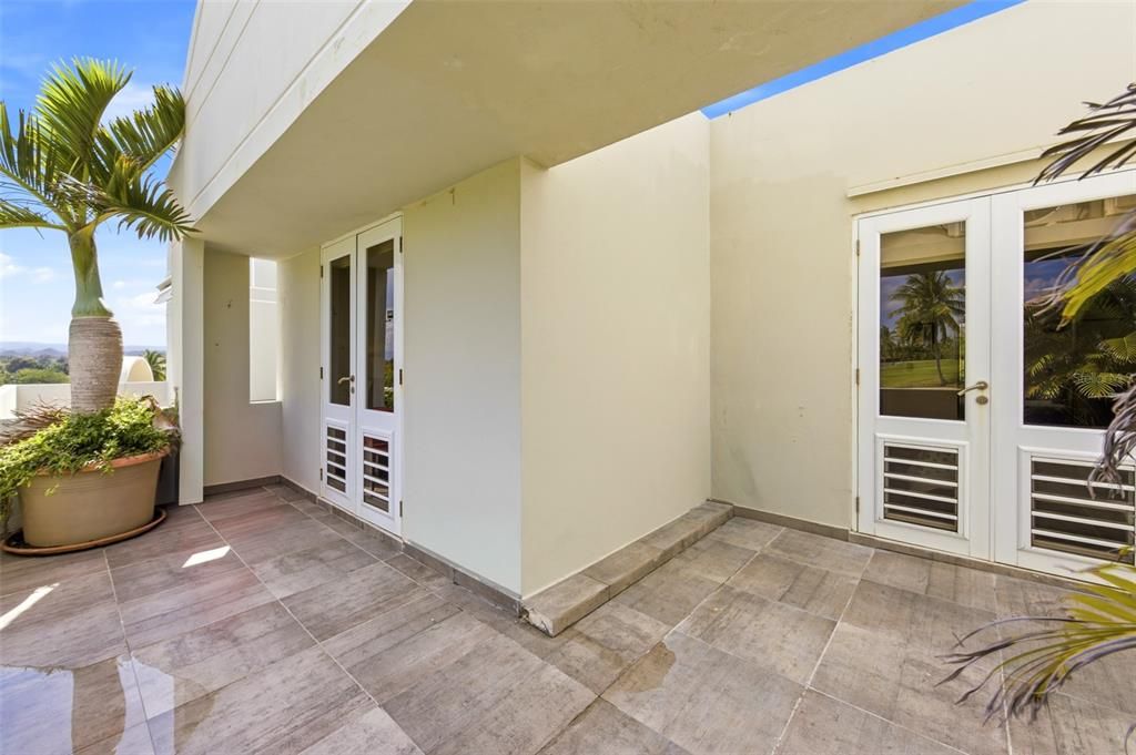 For Sale: $1,100,000 (3 beds, 3 baths, 1943 Square Feet)