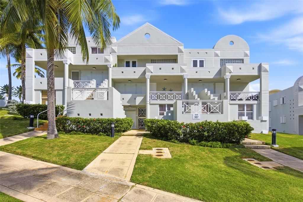 For Sale: $1,100,000 (3 beds, 3 baths, 1943 Square Feet)