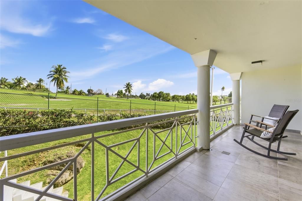 For Sale: $1,100,000 (3 beds, 3 baths, 1943 Square Feet)