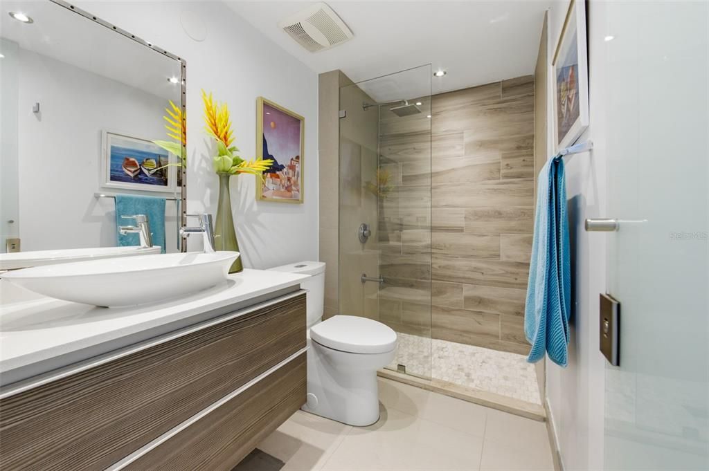 For Sale: $1,100,000 (3 beds, 3 baths, 1943 Square Feet)