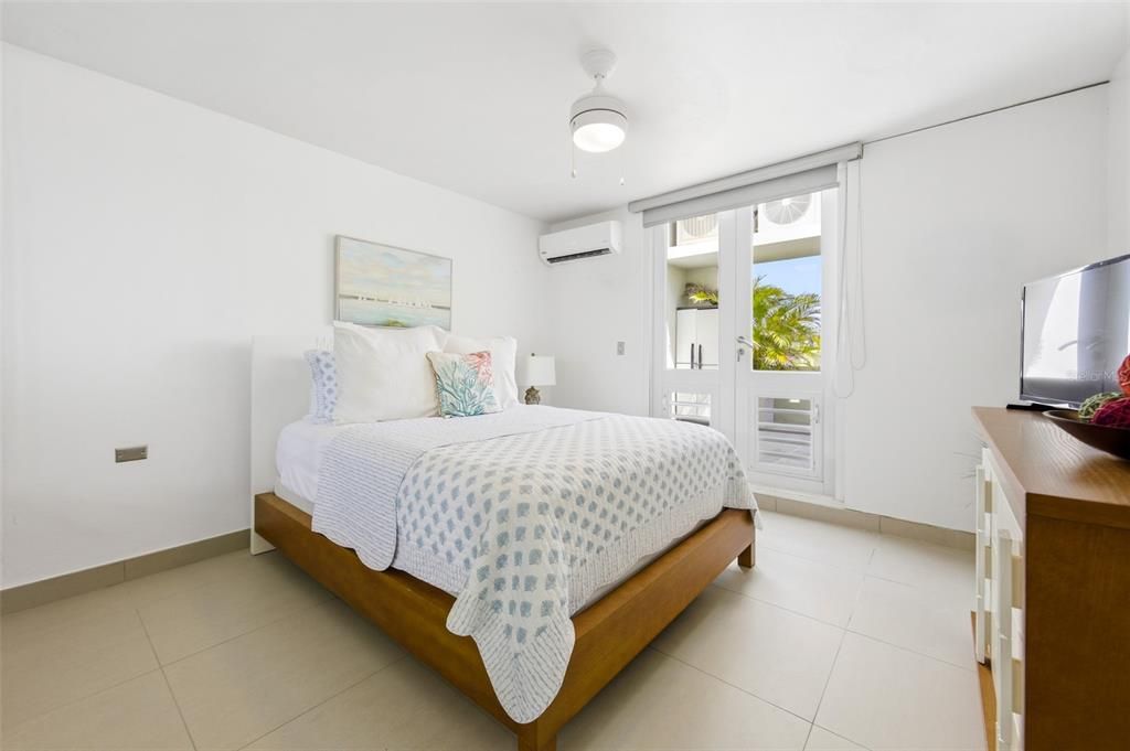 For Sale: $1,100,000 (3 beds, 3 baths, 1943 Square Feet)