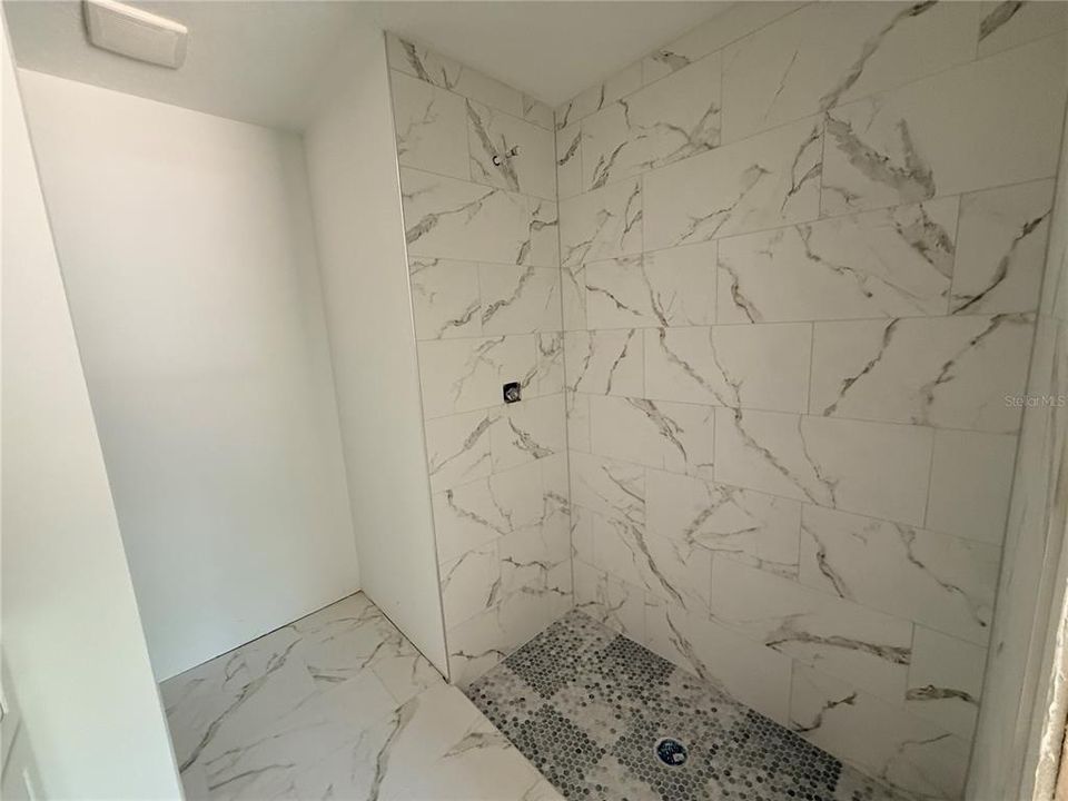 Под контрактом: $214,990 (3 спален, 2 ванн, 1129 Квадратных фут)