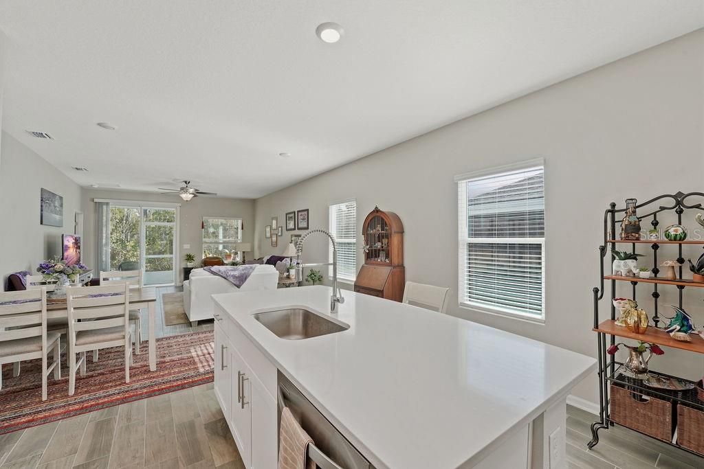 Activo con contrato: $279,900 (3 camas, 2 baños, 1646 Pies cuadrados)