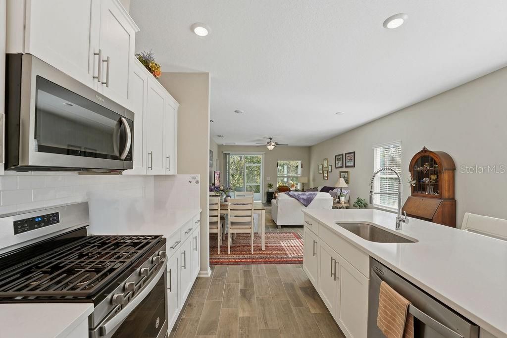 Activo con contrato: $279,900 (3 camas, 2 baños, 1646 Pies cuadrados)