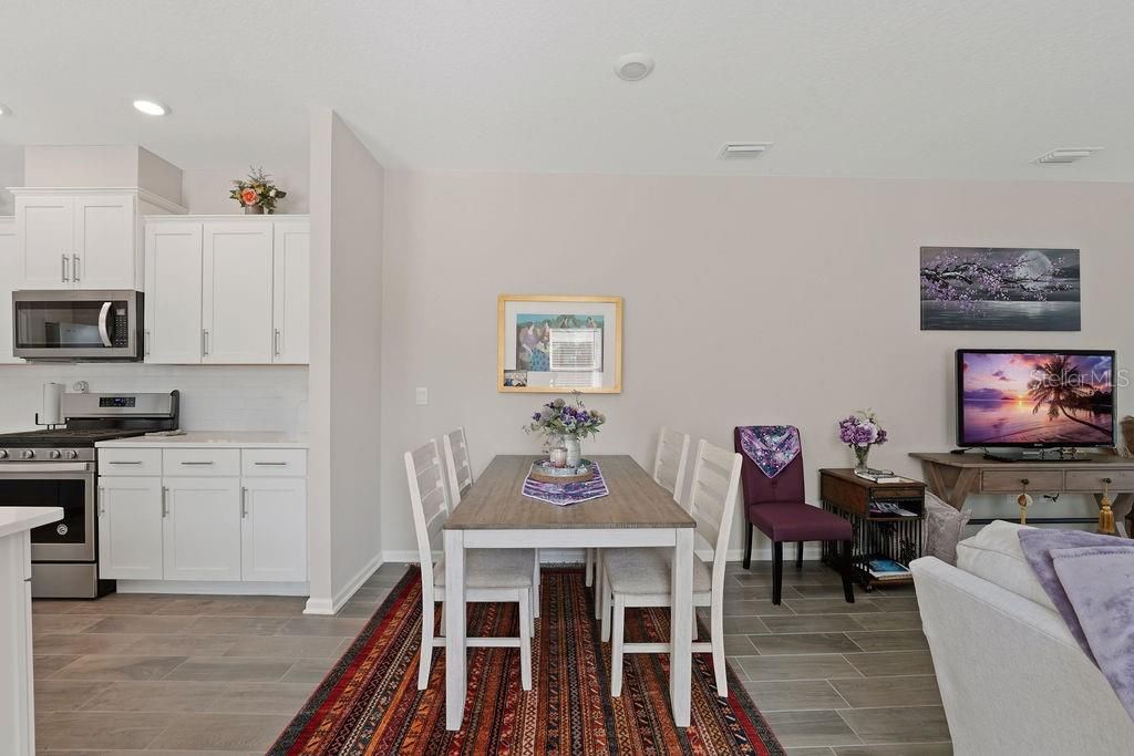 Activo con contrato: $279,900 (3 camas, 2 baños, 1646 Pies cuadrados)