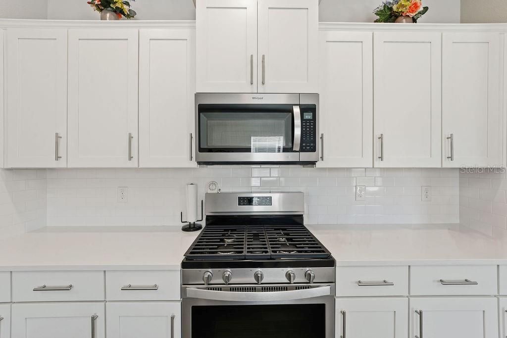 Activo con contrato: $279,900 (3 camas, 2 baños, 1646 Pies cuadrados)