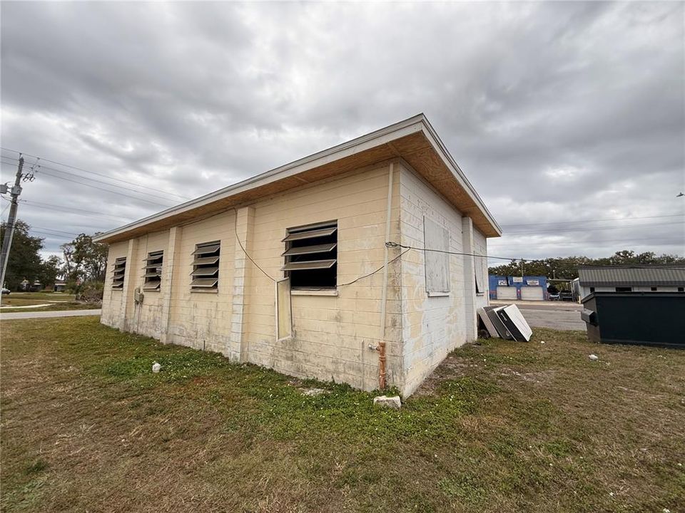 For Sale: $695,000 (0 beds, 0 baths, 1305 Square Feet)