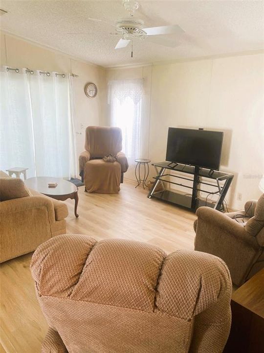 For Rent: $1,600 (2 beds, 2 baths, 912 Square Feet)