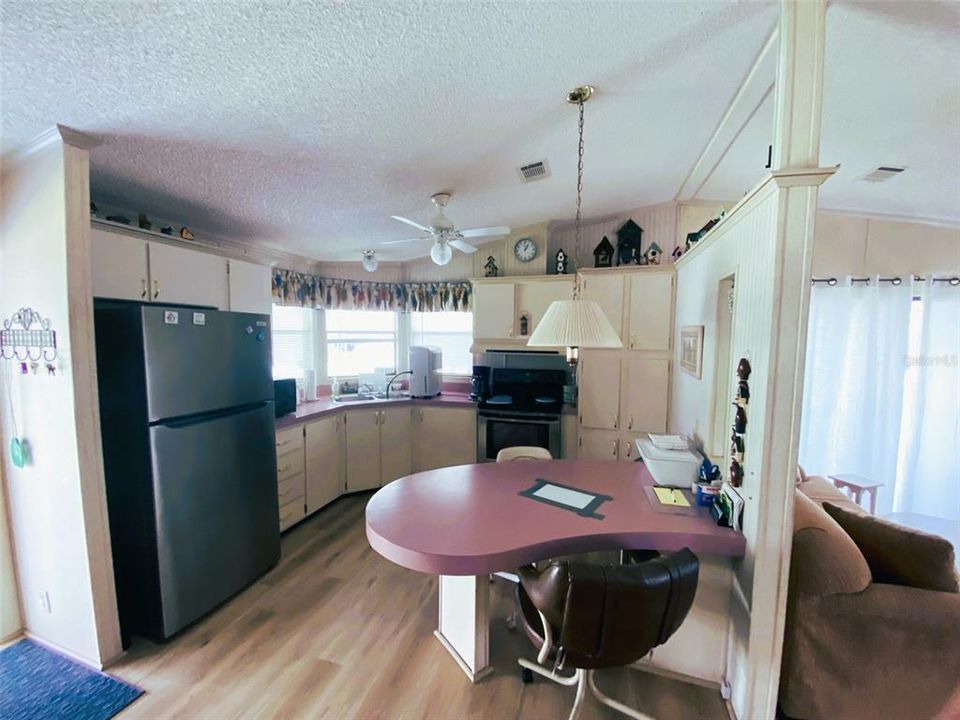 For Rent: $1,600 (2 beds, 2 baths, 912 Square Feet)