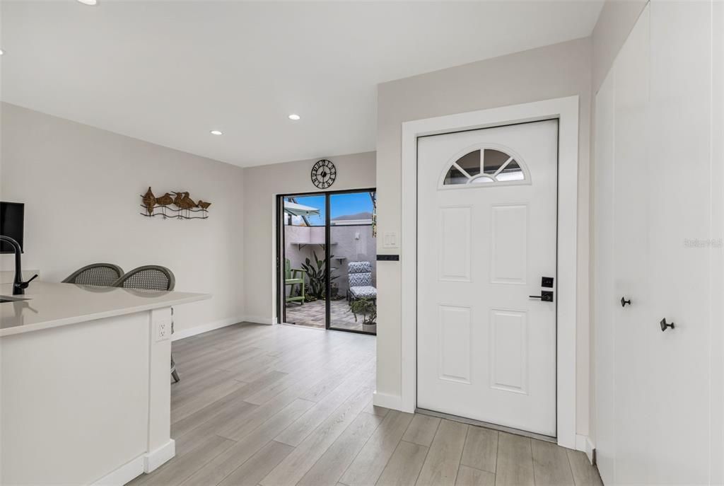 Active With Contract: $189,000 (2 beds, 1 baths, 1034 Square Feet)