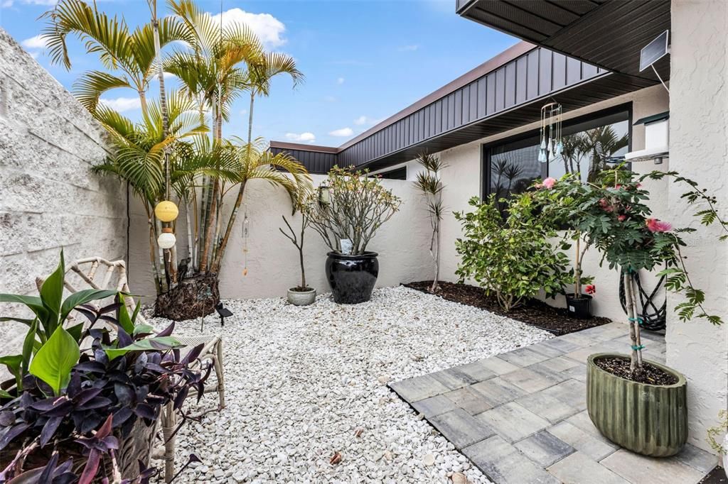 Active With Contract: $189,000 (2 beds, 1 baths, 1034 Square Feet)