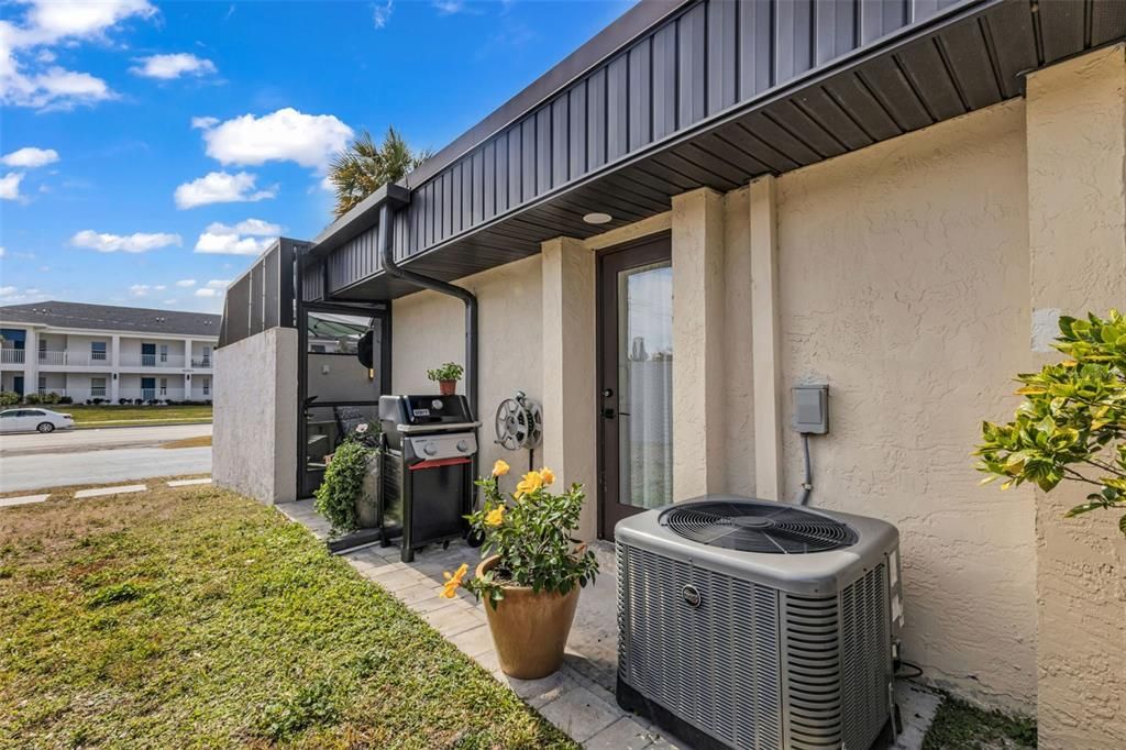 Active With Contract: $189,000 (2 beds, 1 baths, 1034 Square Feet)