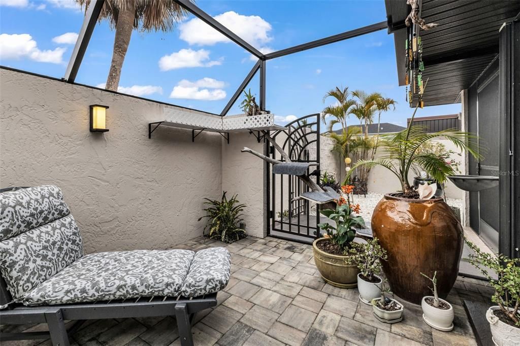 Active With Contract: $189,000 (2 beds, 1 baths, 1034 Square Feet)