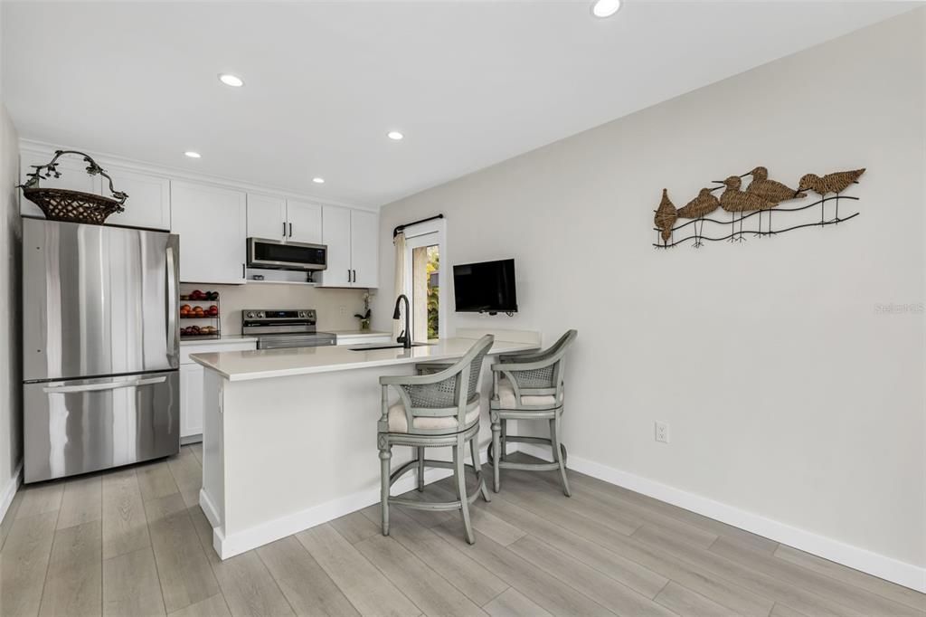 Active With Contract: $189,000 (2 beds, 1 baths, 1034 Square Feet)