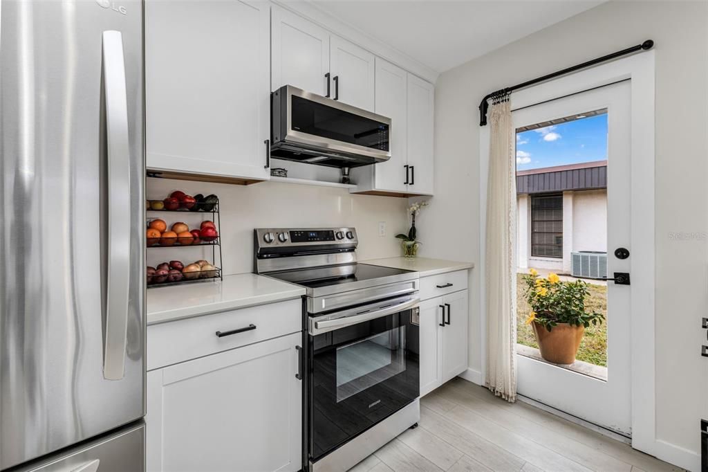Active With Contract: $189,000 (2 beds, 1 baths, 1034 Square Feet)