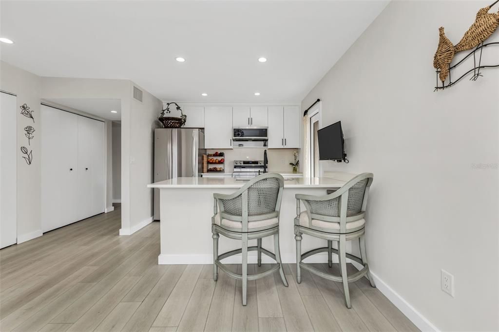 Active With Contract: $189,000 (2 beds, 1 baths, 1034 Square Feet)