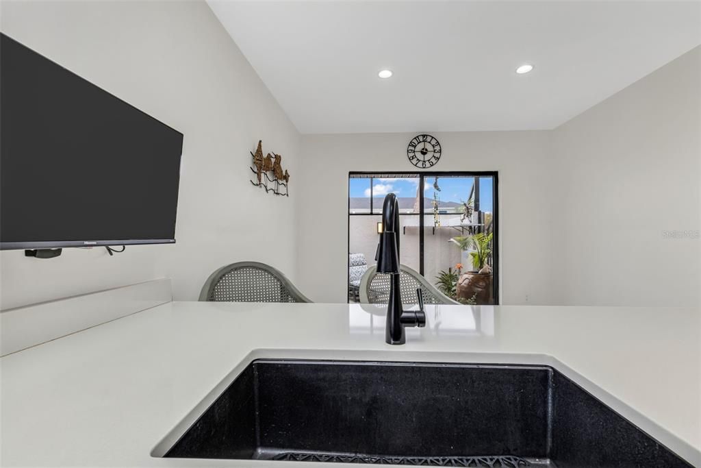 Active With Contract: $189,000 (2 beds, 1 baths, 1034 Square Feet)