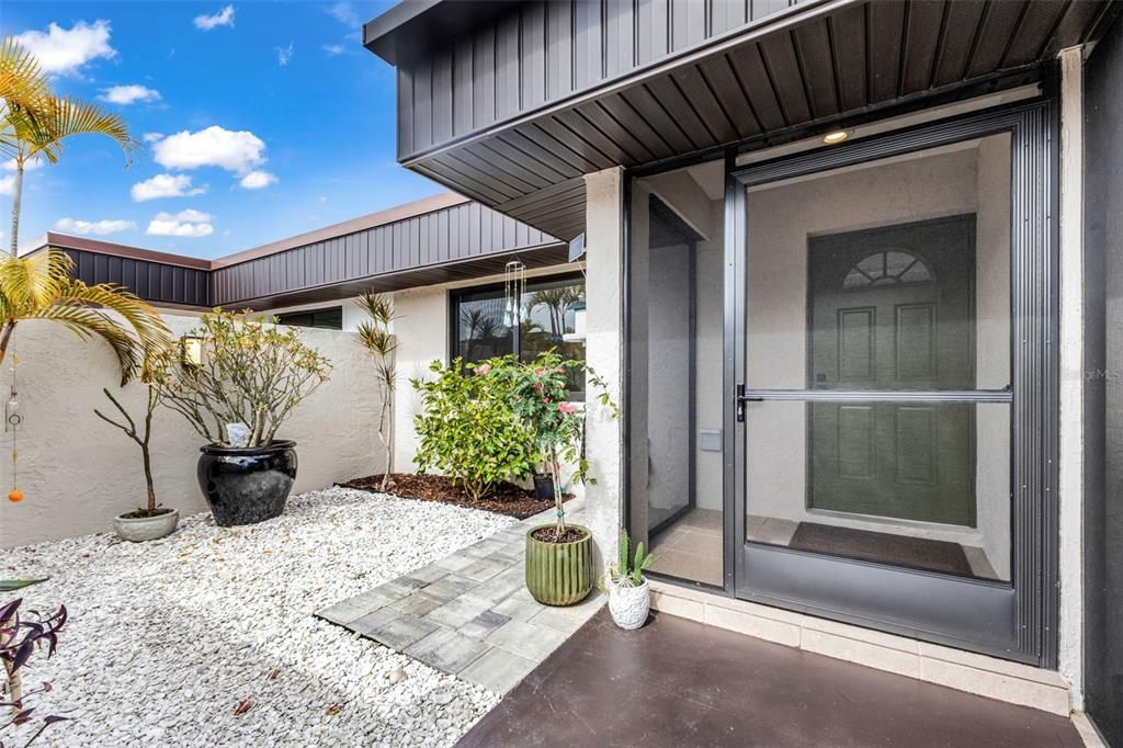 Active With Contract: $189,000 (2 beds, 1 baths, 1034 Square Feet)