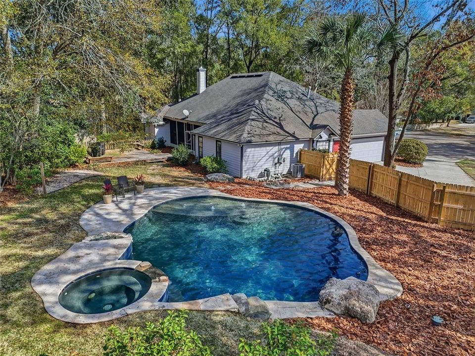 Activo con contrato: $479,000 (4 camas, 2 baños, 2087 Pies cuadrados)