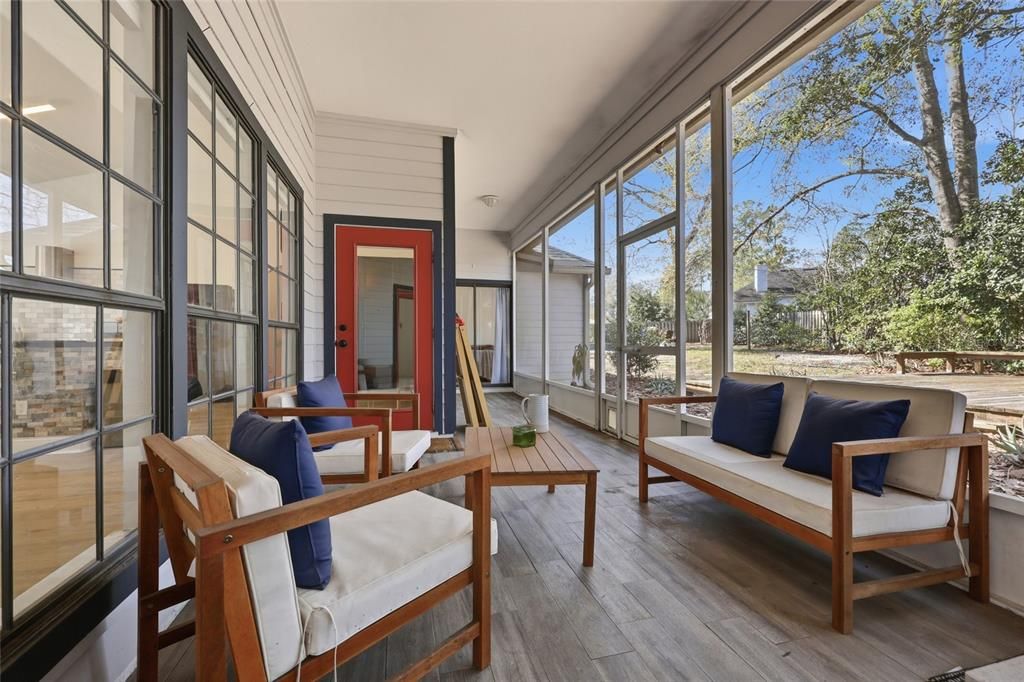 Activo con contrato: $479,000 (4 camas, 2 baños, 2087 Pies cuadrados)