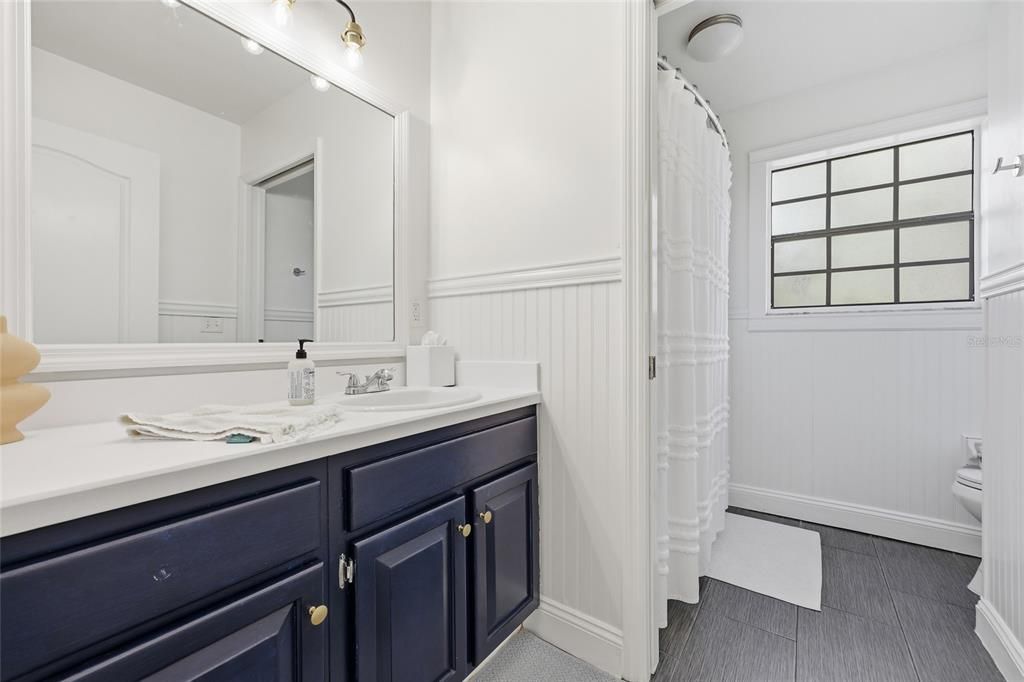 Activo con contrato: $479,000 (4 camas, 2 baños, 2087 Pies cuadrados)