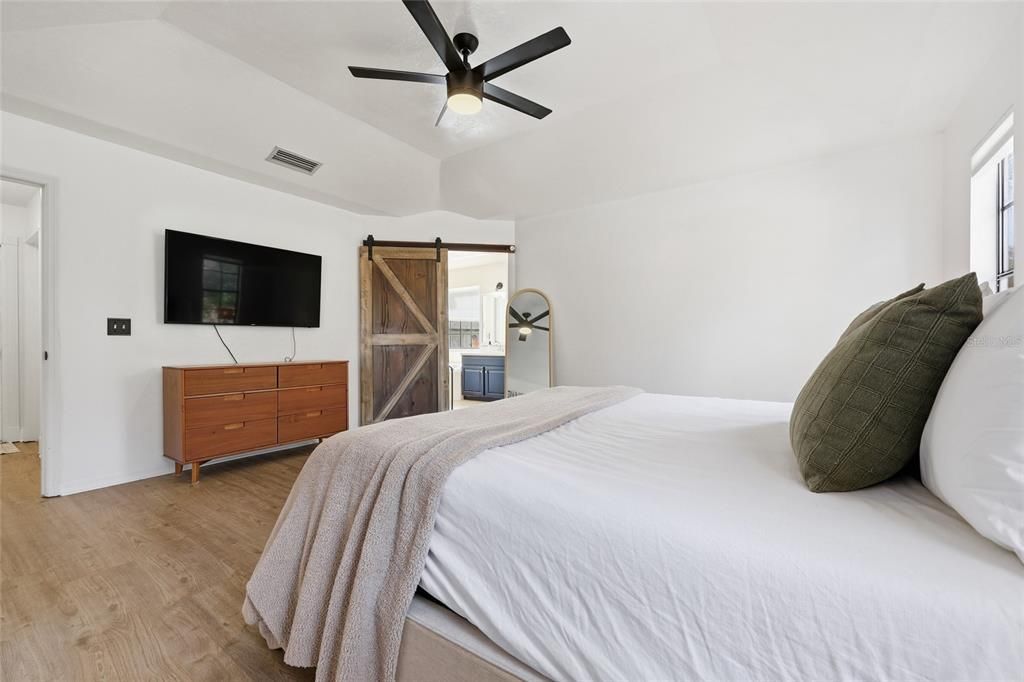 Activo con contrato: $479,000 (4 camas, 2 baños, 2087 Pies cuadrados)