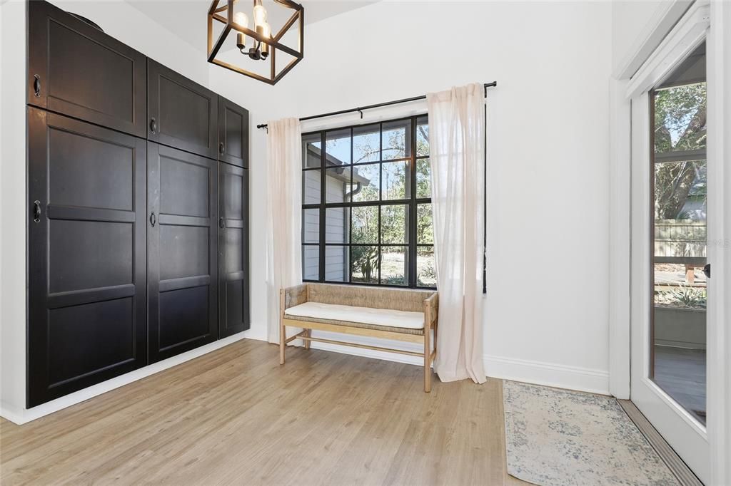 Activo con contrato: $479,000 (4 camas, 2 baños, 2087 Pies cuadrados)