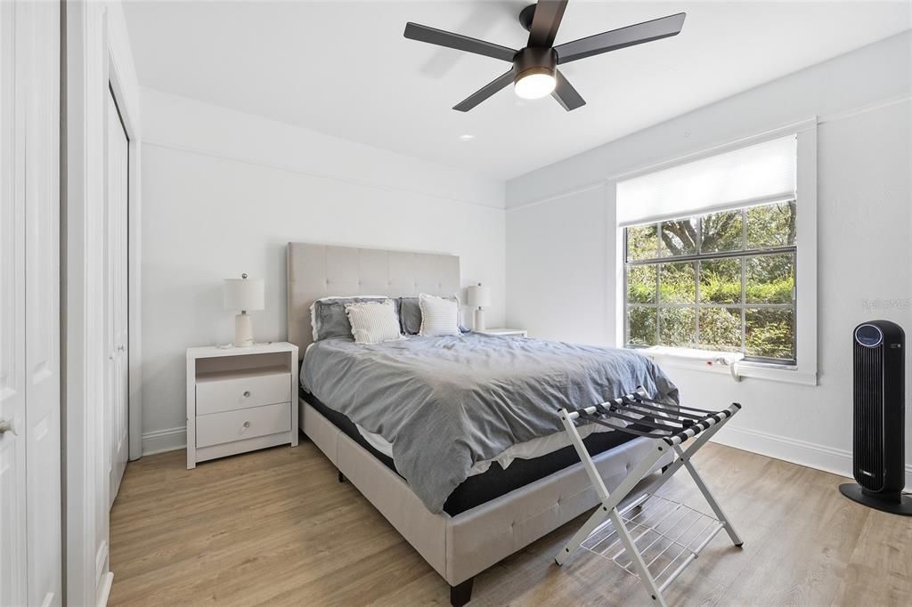 Activo con contrato: $479,000 (4 camas, 2 baños, 2087 Pies cuadrados)