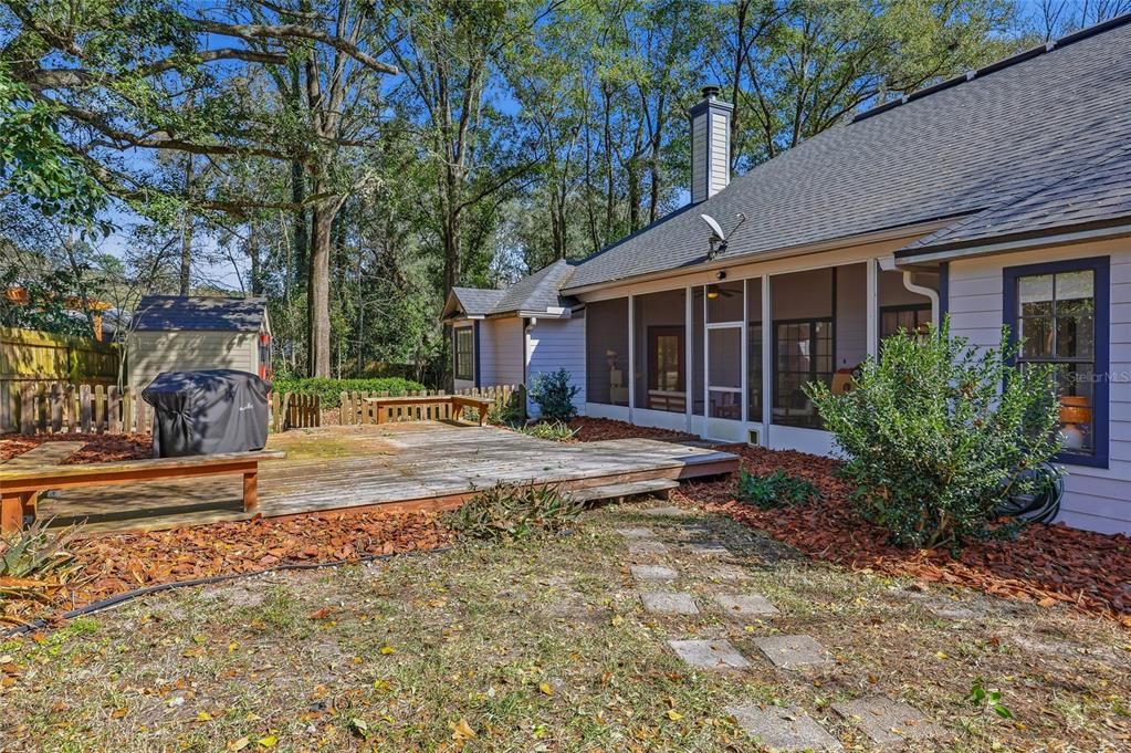 Activo con contrato: $479,000 (4 camas, 2 baños, 2087 Pies cuadrados)