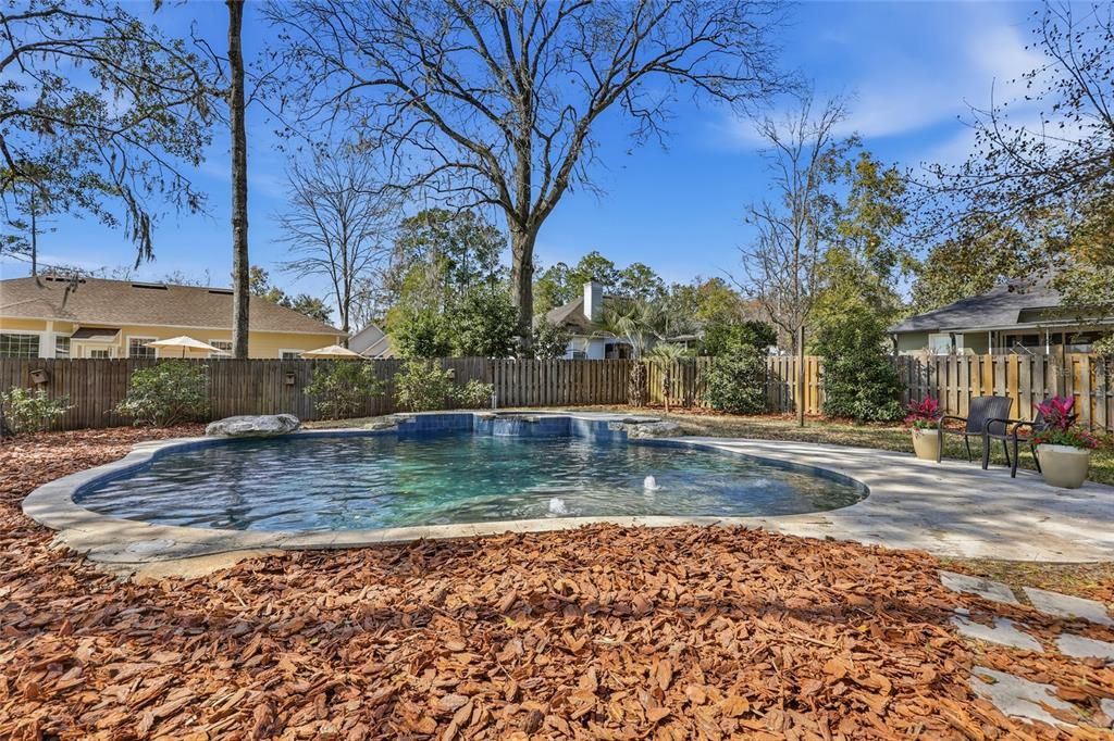 Activo con contrato: $479,000 (4 camas, 2 baños, 2087 Pies cuadrados)