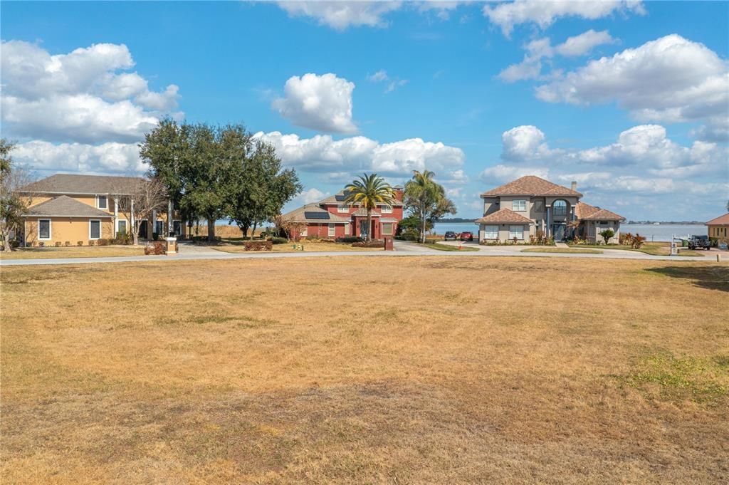 На продажу: $145,000 (0.48 acres)