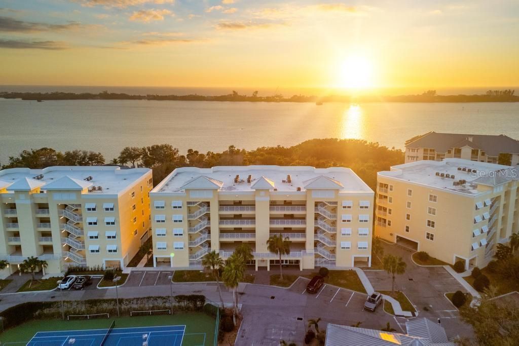 На продажу: $694,000 (2 спален, 2 ванн, 1950 Квадратных фут)