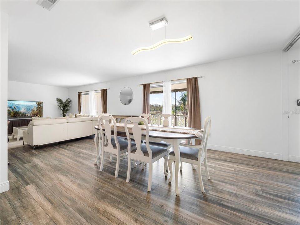 Active With Contract: $195,000 (3 beds, 2 baths, 1437 Square Feet)