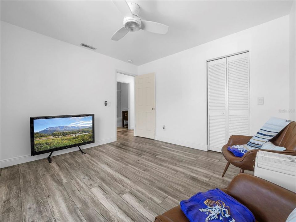 Active With Contract: $195,000 (3 beds, 2 baths, 1437 Square Feet)