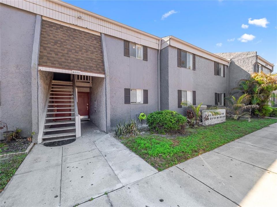 Active With Contract: $195,000 (3 beds, 2 baths, 1437 Square Feet)