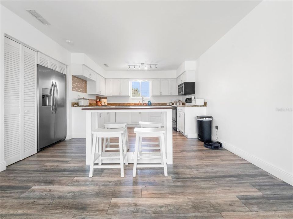 Active With Contract: $195,000 (3 beds, 2 baths, 1437 Square Feet)