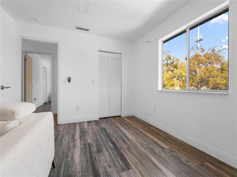 Active With Contract: $195,000 (3 beds, 2 baths, 1437 Square Feet)
