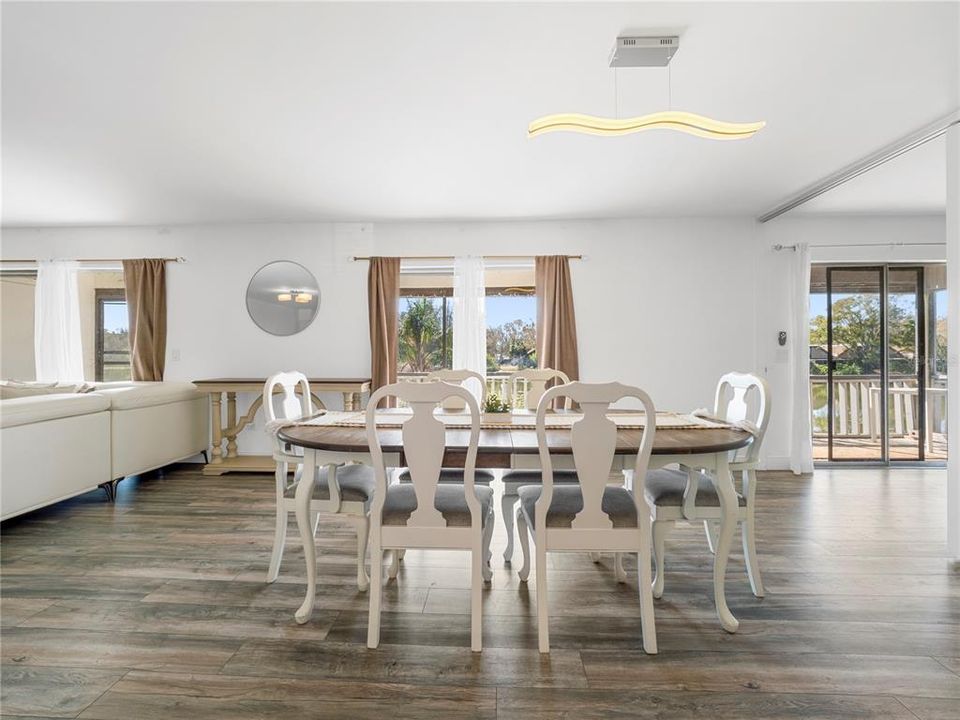 Active With Contract: $195,000 (3 beds, 2 baths, 1437 Square Feet)