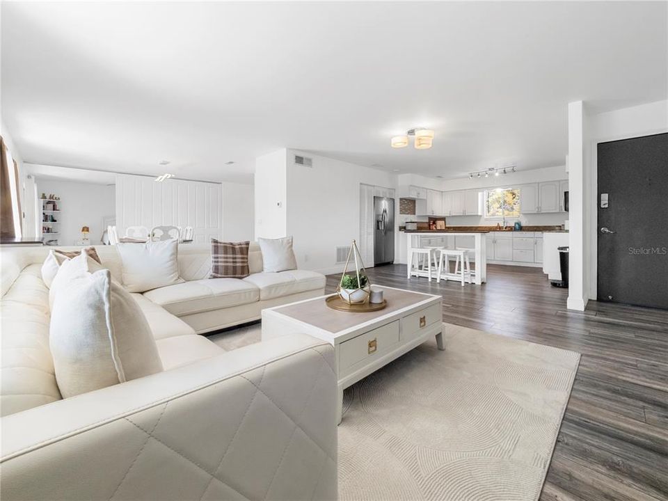 Active With Contract: $195,000 (3 beds, 2 baths, 1437 Square Feet)