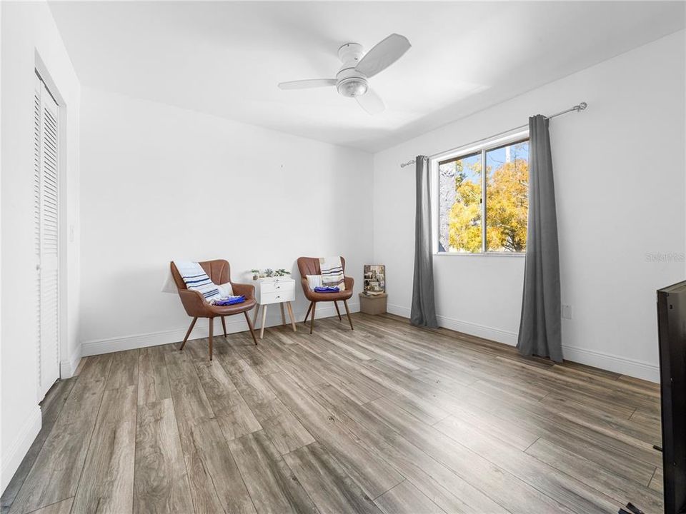 Active With Contract: $195,000 (3 beds, 2 baths, 1437 Square Feet)