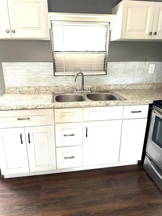 На продажу: $24,000 (1 спален, 1 ванн, 850 Квадратных фут)