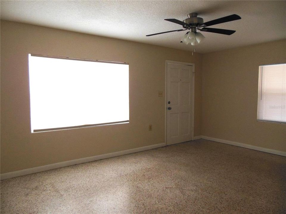 Под контрактом: $1,300 (2 спален, 1 ванн, 775 Квадратных фут)