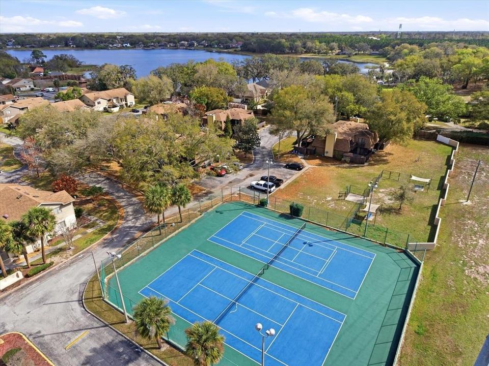 合同活跃: $225,000 (2 贝兹, 2 浴室, 1240 平方英尺)