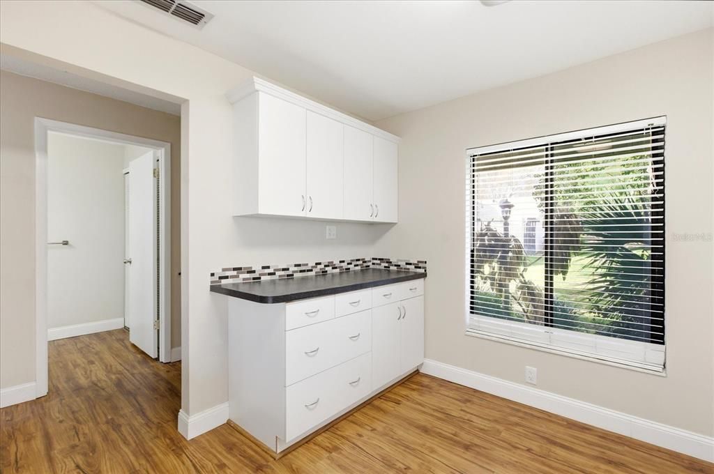 合同活跃: $225,000 (2 贝兹, 2 浴室, 1240 平方英尺)