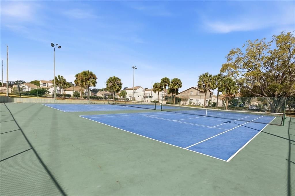 合同活跃: $225,000 (2 贝兹, 2 浴室, 1240 平方英尺)