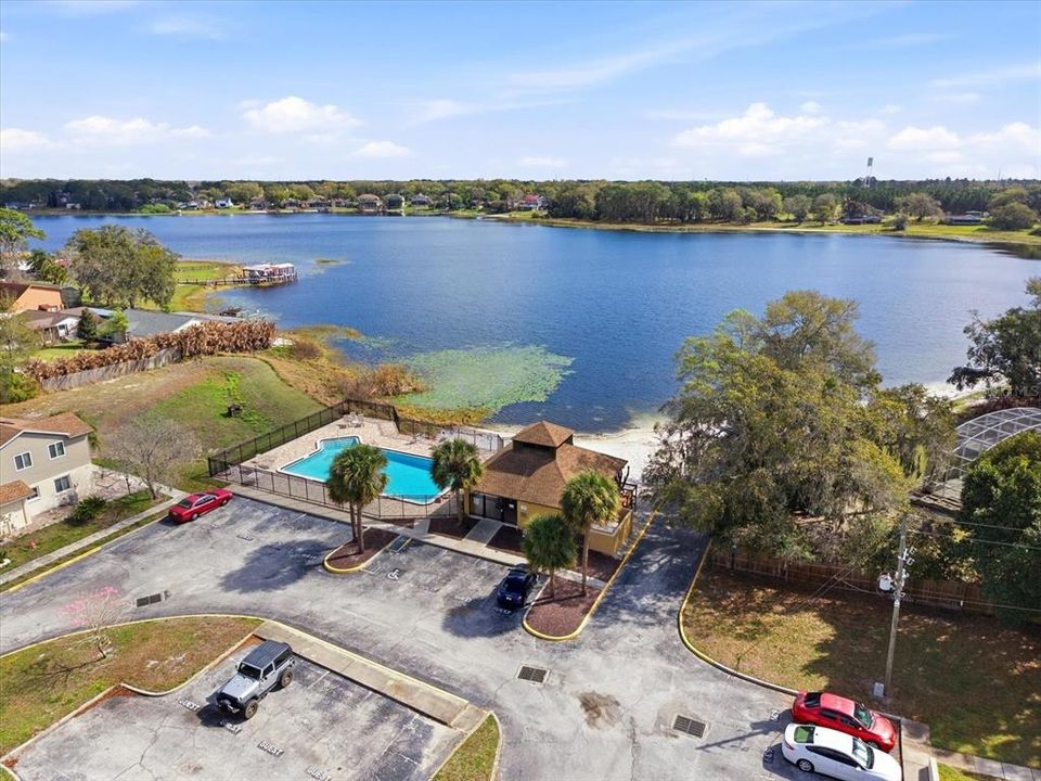 合同活跃: $225,000 (2 贝兹, 2 浴室, 1240 平方英尺)