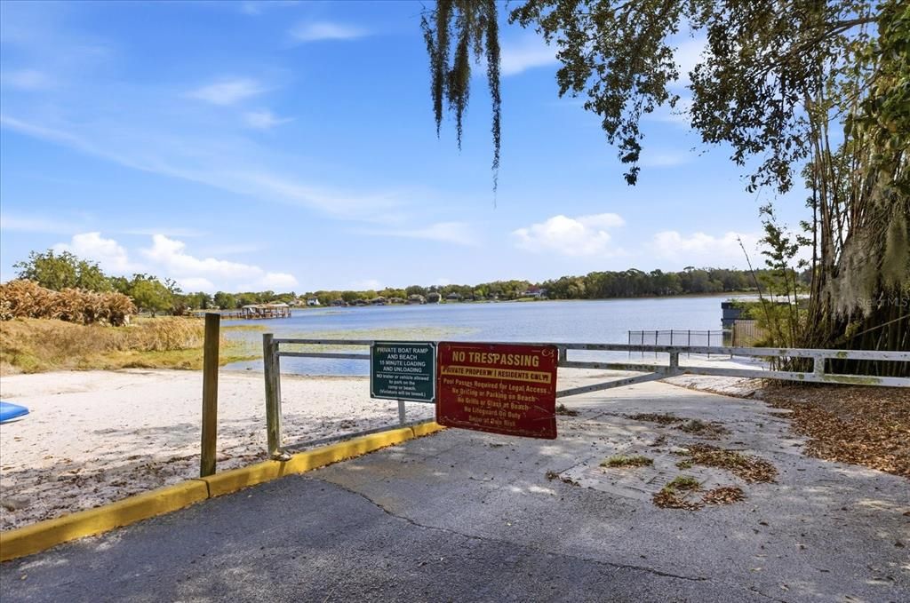 合同活跃: $225,000 (2 贝兹, 2 浴室, 1240 平方英尺)